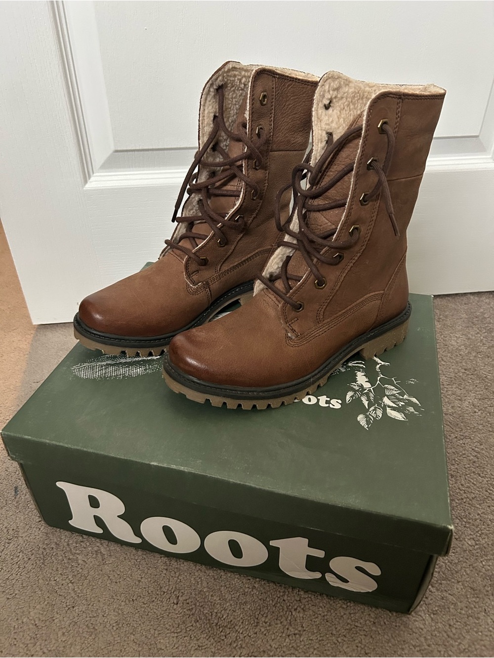 Roots Brown Lace-Up Shearling-Lined Boots